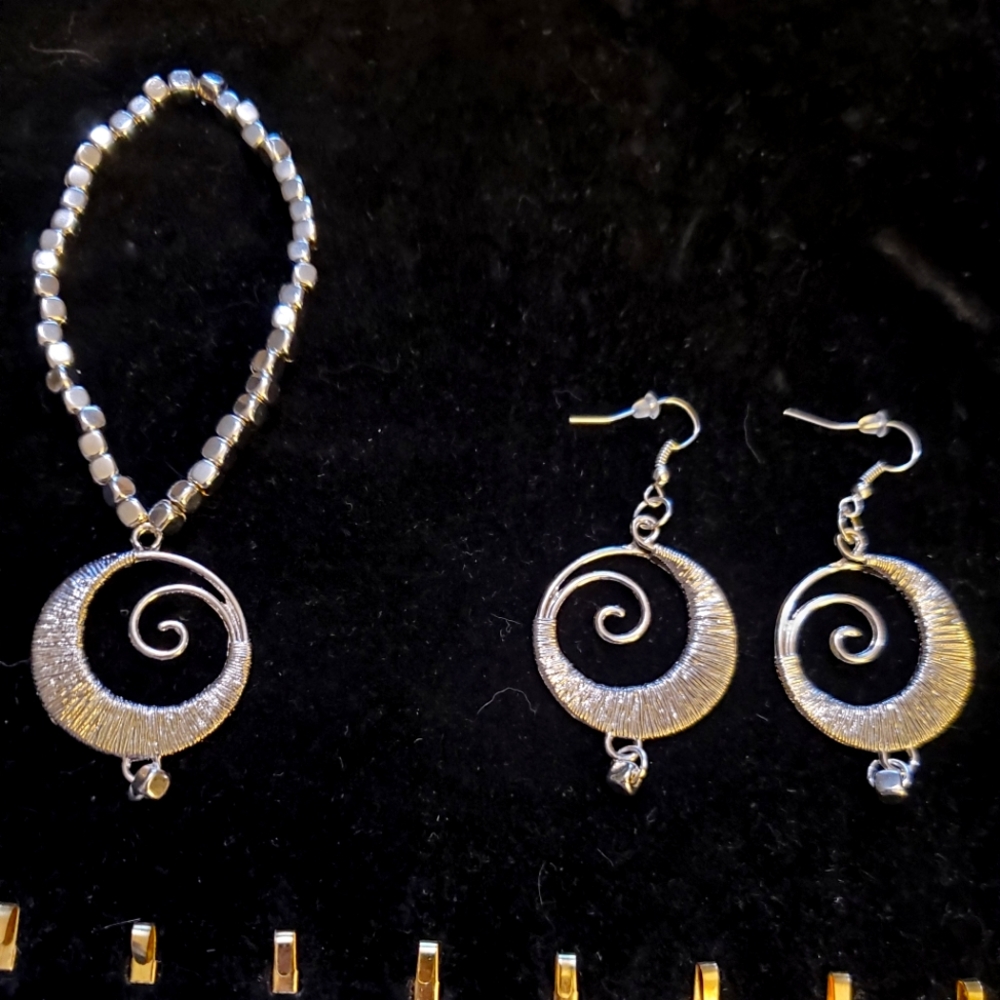 Earring and Bracelet Set
